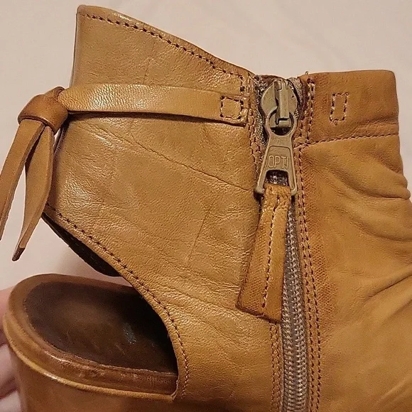 Open Toe Tan Wedge - Picture 8 of 8